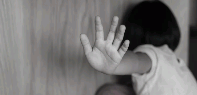 في البقاع... قتل ابنته بعدما عنّفها وشقيقيها بطريقة وحشية!