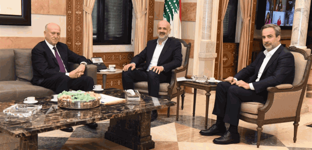وزير الداخلية عرض مع نواب أوضاعاً سياسية وشؤوناً خدماتية