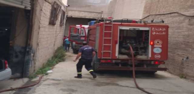 بالصور... حريق كبير جدّاً داخل معمل في عمشيت
