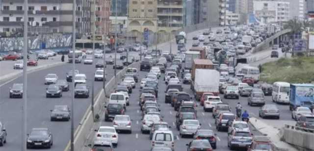 بسبب شاحنة مُعطلة.. حركة مرور كثيفة على اوتوستراد الضبية