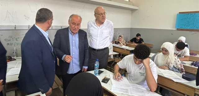 بالصورة.. ميقاتي يزور مركزاً للإمتحانات الرسمية في صور
