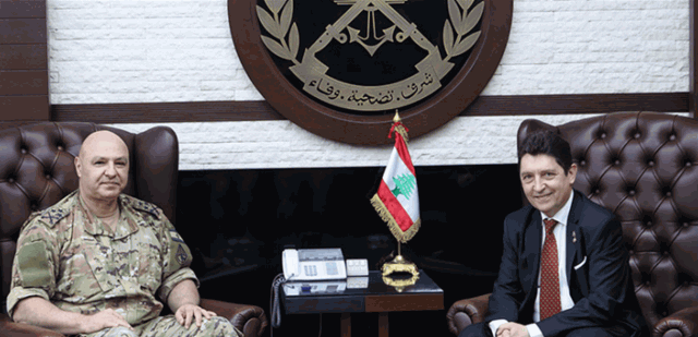 قائد الجيش استقبل السيناتور الفرنسي كاديك
