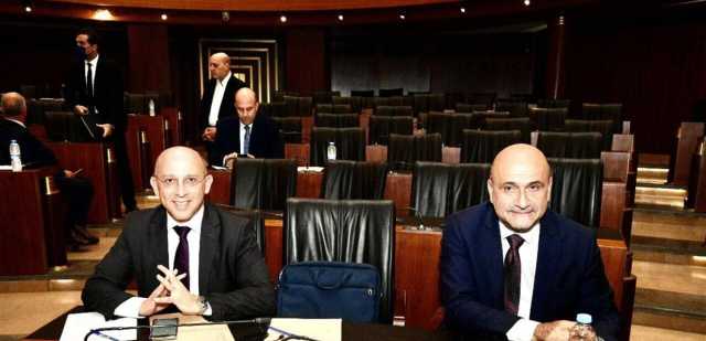 قيادة التيار تحاول استيعاب تداعيات الإقالات والاستقالات وحديث عن عشرات الاستقالات
