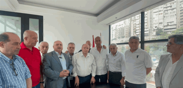 زخور ووفد من المستأجرين القدامى أطلعا الأسمرعلى مضمون المؤتمر الوطني