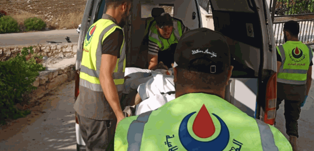 خلال إجلاء إصابات.. إسرائيل تستهدف الهيئة الصحية في الجنوب (صورة)