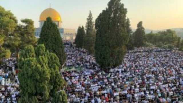 نحوة 40 ألف مُصل يؤدون صلاة الجمعة في رحاب الأقصى المبارك