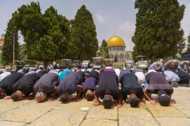 40 ألفا يؤدون صلاة الجمعة في المسجد الأقصى المبارك