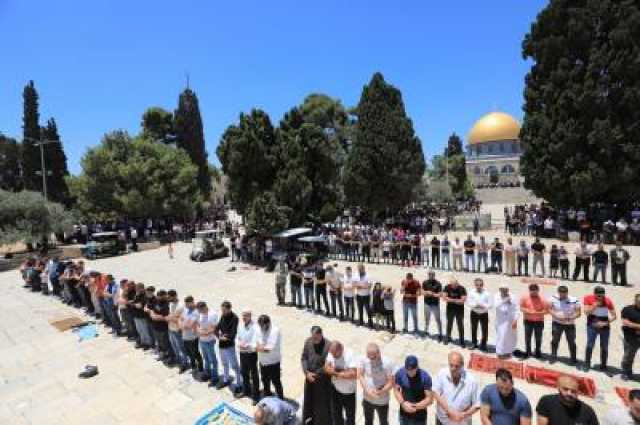 40 ألفا يؤدون صلاة الجمعة في المسجد الأقصى المبارك