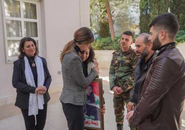 ط§ظ„ط³ظٹط¯ط© ط£ط³ظ…ط§ط، ط§ظ„ط£ط³ط¯ طھط³طھظ‚ط¨ظ„ ط¹ط§ط¦ظ„ط§طھ 80 ط´ظ‡ظٹط¯ط§ظ‹ ط§ط±طھظ‚ظˆط§ ظپظٹ ط§ظ„ظ‡ط¬ظˆظ… ط§ظ„ط¥ط±ظ‡ط§ط¨ظٹ ط¹ظ„ظ‰ ط§ظ„ظƒظ„ظٹط© ط§ظ„ط­ط±ط¨ظٹط© ط¨ط­ظ…طµ