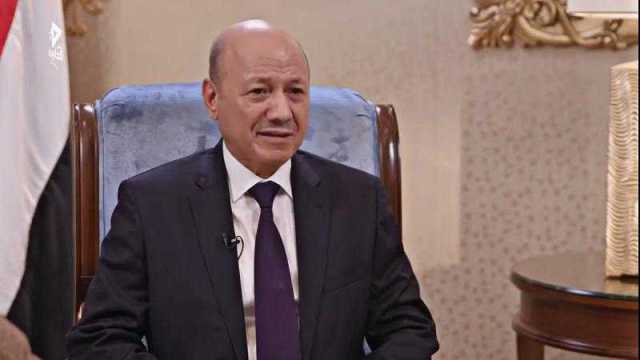 صحيفة سعودية: الحكومة اليمنية عاجزة عن دفع مرتبات الموظفين.. وتحركات مهمة لمجلس القيادة الرئاسي