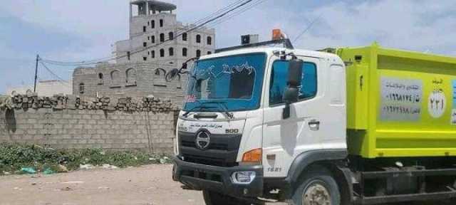 فصل أحد السائقين من وظيفته بصنعاء بعد كتابته هذه العبارة المشينة على الشاحنة (صور)