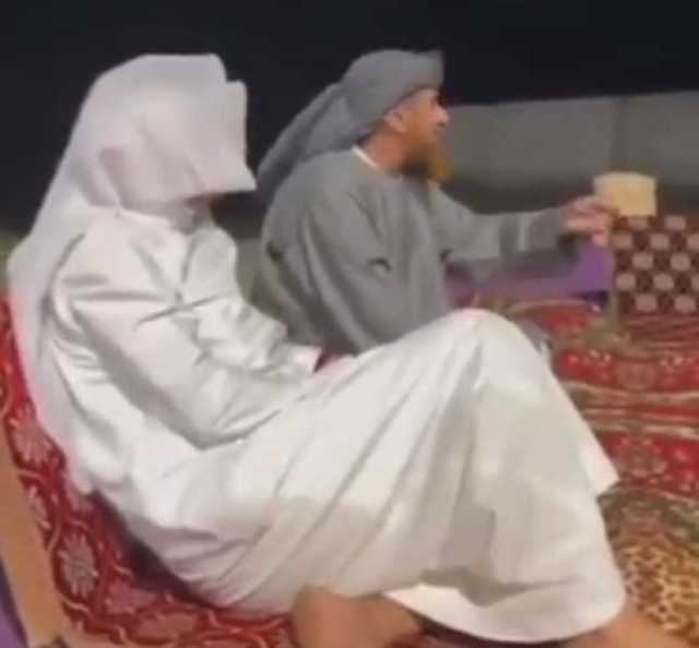 سعودي يكشف عن تجربته مع ”تناول القات” اليمني.. شاهد كيف اصبحت حالته وماذا فعل بعد ”التخدير”