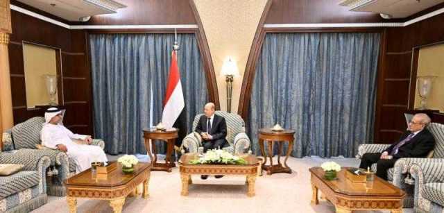 العليمي يوجه طلبا للإمارات بشأن الوديعة للبنك المركزي اليمني