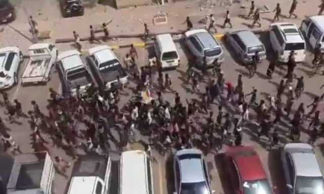 إعادة تقسيم عدن عرقيا يعزز مخاوف سقوطها
