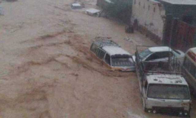 غرق سفينتين وأضرار مادية بـ (تيج) في سقطرى