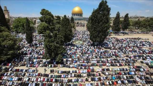 آلاف المصلين يؤدون الجمعة في المسجد الأقصى