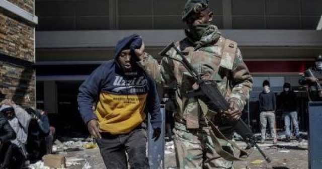 حادث مروع.. 'عصابة' تضرم النار فى 7 أشخاص حتى الموت جنوب أفريقيا