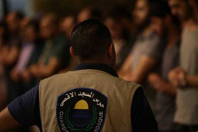 الاحتلال يعتقل حارسين للمسجد الأقصى ويفجر منزلاً في جنين بالضفة الغربية