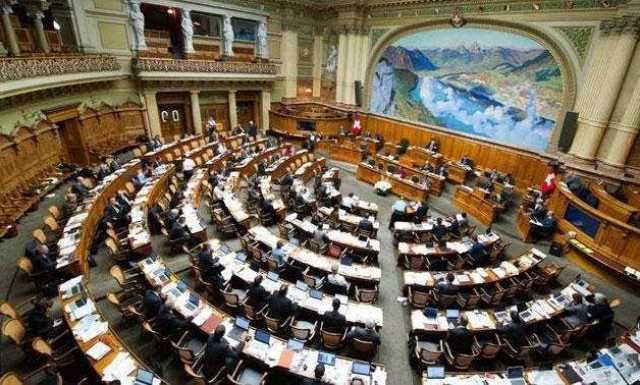 البرلمان السويسرى يصدق على اقتراح بيع 25 دبابة 'ليوبارد 2' لألمانيا