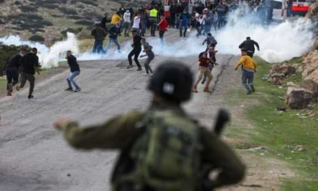 إصابة 10 فلسطينيين بالرصاص الحى خلال مواجهات مع قوات الاحتلال بالضفة الغربية