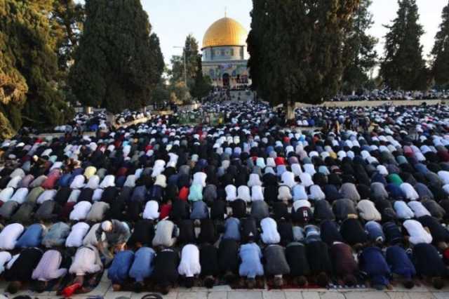 15 ألف فلسطينى فقط يؤدون صلاة الجمعة فى 'الأقصى' بعد منع الاحتلال وصول الآلاف