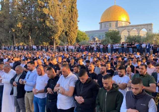 30 ألفا يؤدون صلاة الجمعة بالمسجد الأقصى