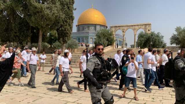 مستوطنون يقتحمون المسجد الأقصى.. واعتقال 15 فلسطينيا من الضفة الغربية