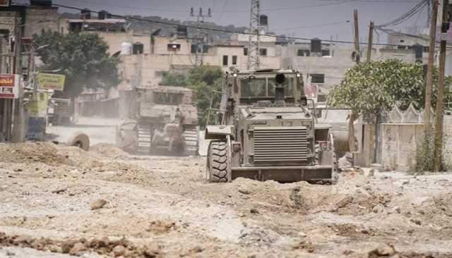 إسرائيل تجبر عائلات فلسطينية على إخلاء منازلها في مخيم جنين