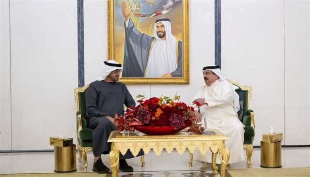 محمد بن زايد وملك البحرين يبحثان العلاقات الأخوية