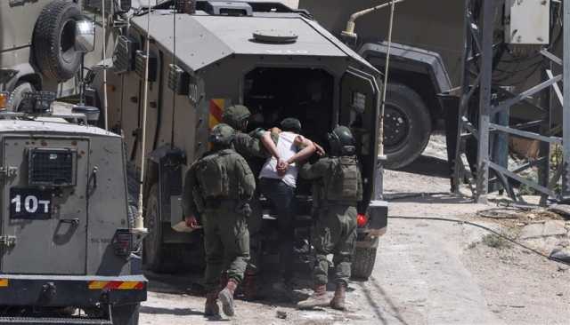 إسرائيل تعتقل 45 فلسطينياً من الضفة