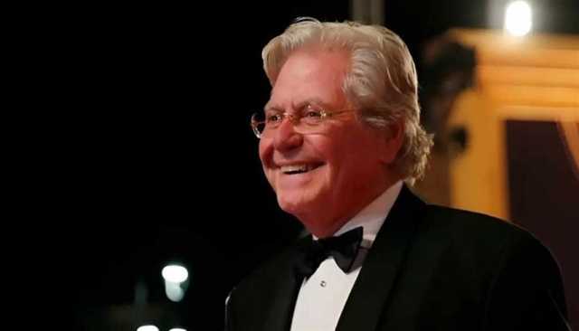 من القاهرة السينمائي.. حسين فهمي يكشف خطة ترميم 'كنوز' السينما