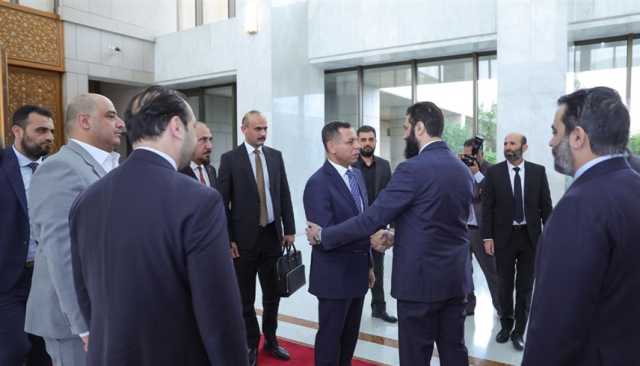 'مسدس' أحمد الشرع يثير الجدل خلال لقائه وفداً عراقياً