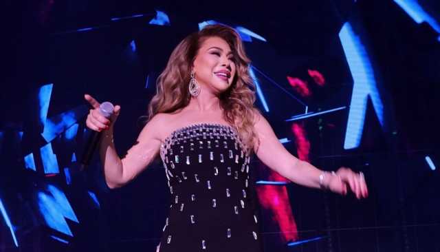 فيديو.. سقوط نوال الزغبي على مسرح حفلها في بيروت
