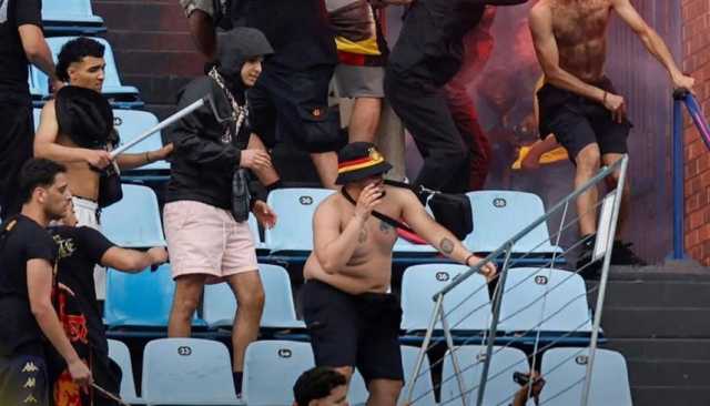 شاهد.. اشتباكات عنيفة بين جماهير الترجي وصندانز