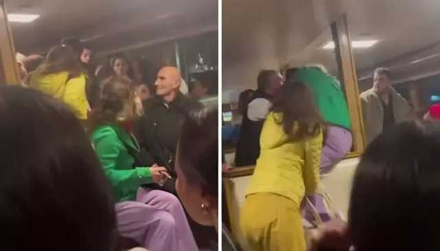 في عرض البحر.. مشادة بين امرأتين تتحول إلى عراك بالأيدي في تركيا