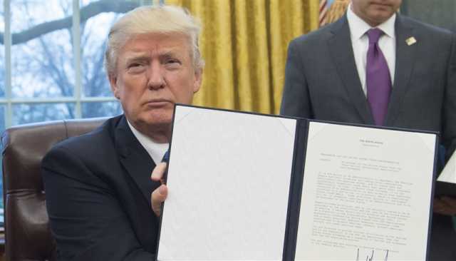 أقلها بـ10%..ترامب يعلن رسوماً جمركية على كل دول العالم