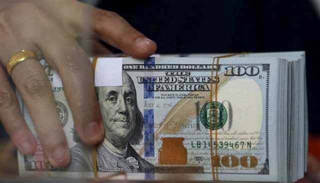 الدولار يتراجع أمام اليورو بعد رسوم ترامب