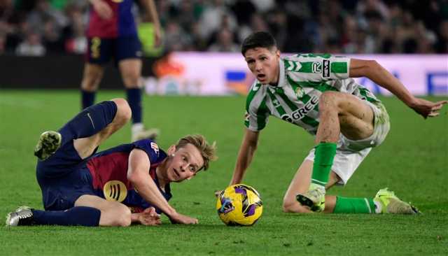 رغم التألق المحلي والأوروبي.. برشلونة يخشى من مفاجآت بيتيس