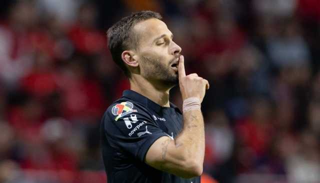 10 غرز لإنقاذ لاعب مونتيري عقب مشادة مع المدرب