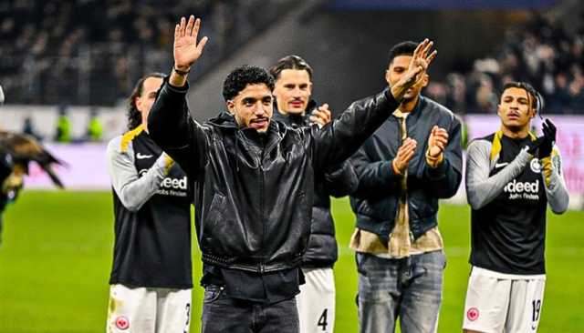 بكاء ومشاعر عاطفية.. رئيس فرانكفورت يكشف كواليس مغادرة مرموش