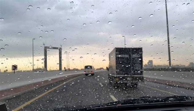 أمطار متفاوتة الغزارة اليوم على مناطق مختلفة من الإمارات