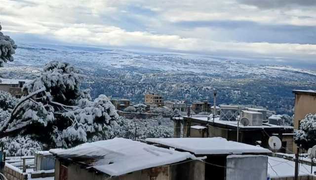 الثلوج تشل لبنان..إغلاق مدارس وقطع طرق وعزل قرى