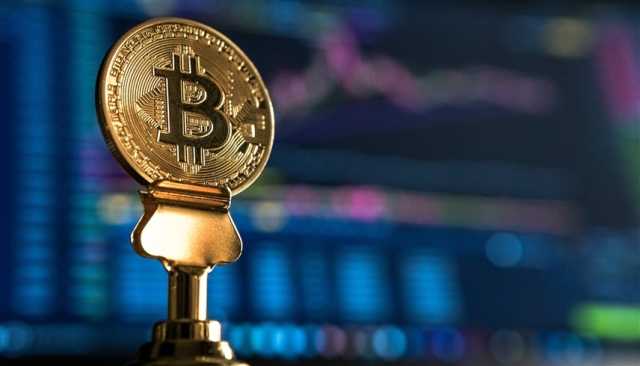 بتكوين تهوي لأقل من 90 ألف دولار