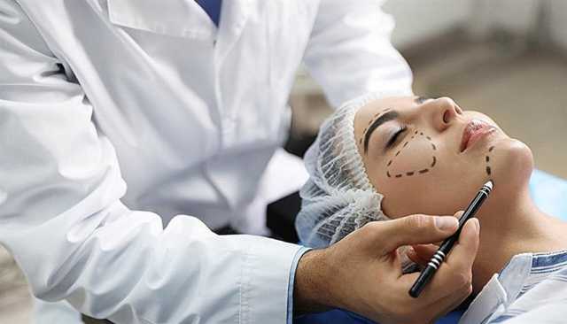 تصحيح 'الوجه الأوزمبي'.. جراحة تجميل تشهد رواجاً متزايداً