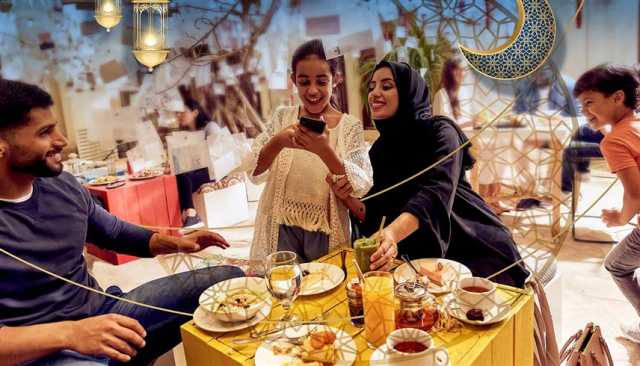 مقيمون: أجواء رمضان في الإمارات عامرة بالخير والمحبة والأصالة