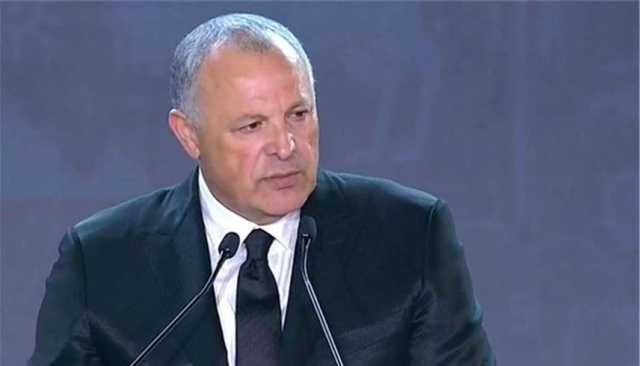 أبو ريدة يتدخل.. طاقم تحكيم عربي يصل القاهرة بطائرة خاصة