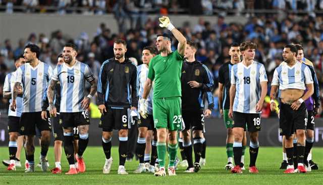 إيميليانو مارتينيز يهين منتخب البرازيل.. وسكالوني يتدخل
