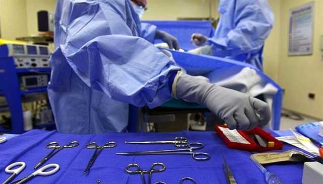 هندي يتقمص دور جراح بعد دروس 'يوتيوب'