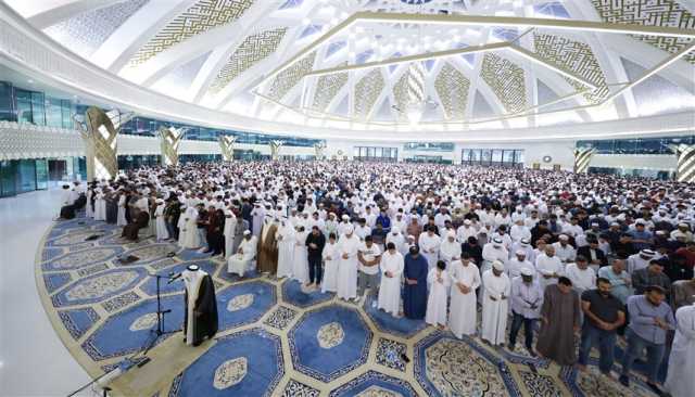 28 ألف مصلٍ في ليلة 27 رمضان بجامع الشيخ خليفة الكبير في العين