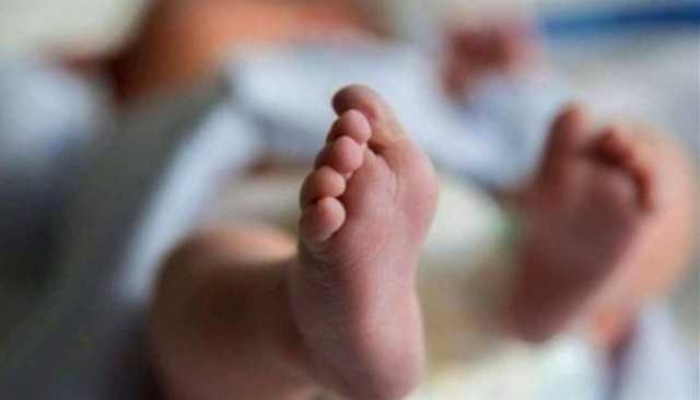الأمن المصري يحل لغز الرضيعة المدفونة على جانب الطريق